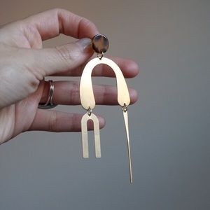 De CASSO // Asymmetrical Minimalist Brass Earrings